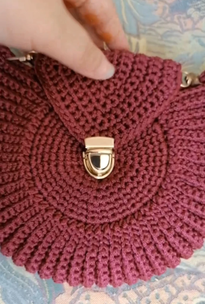 صورة لـ  Sac en croc…