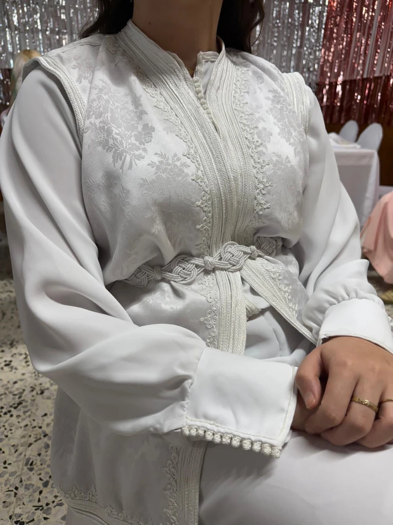 صورة لـ  خياطة بيع و…