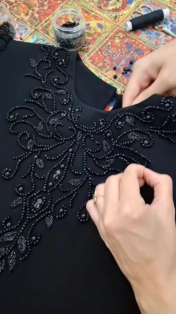 قفطان مغربي بالعقيق طريز رباطي باليد · 2