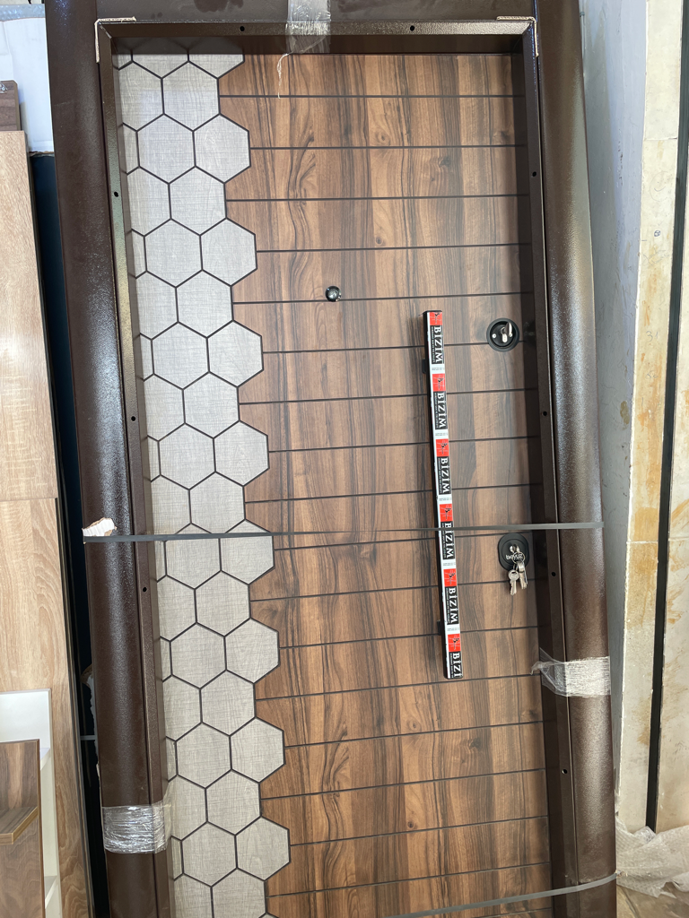 صورة لـ  باب