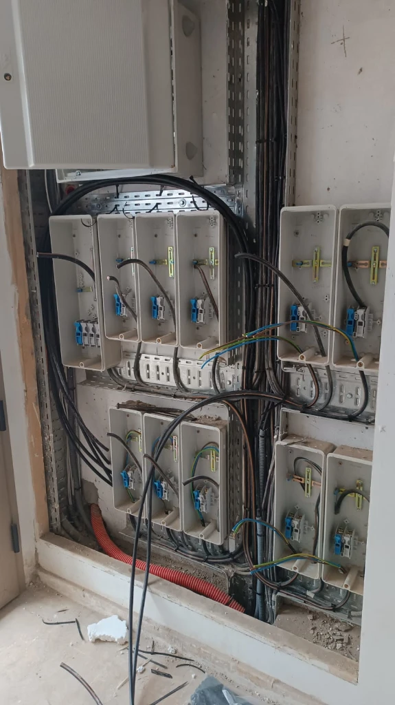 صورة لـ  كهربائي -تر…