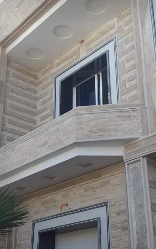 Additional image 5 of Beige Stone