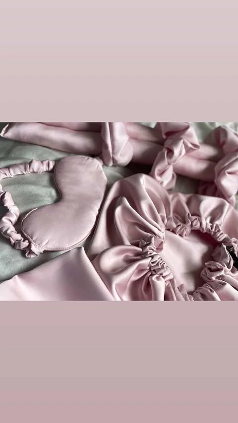 Additional image 3 of Pack satin …
