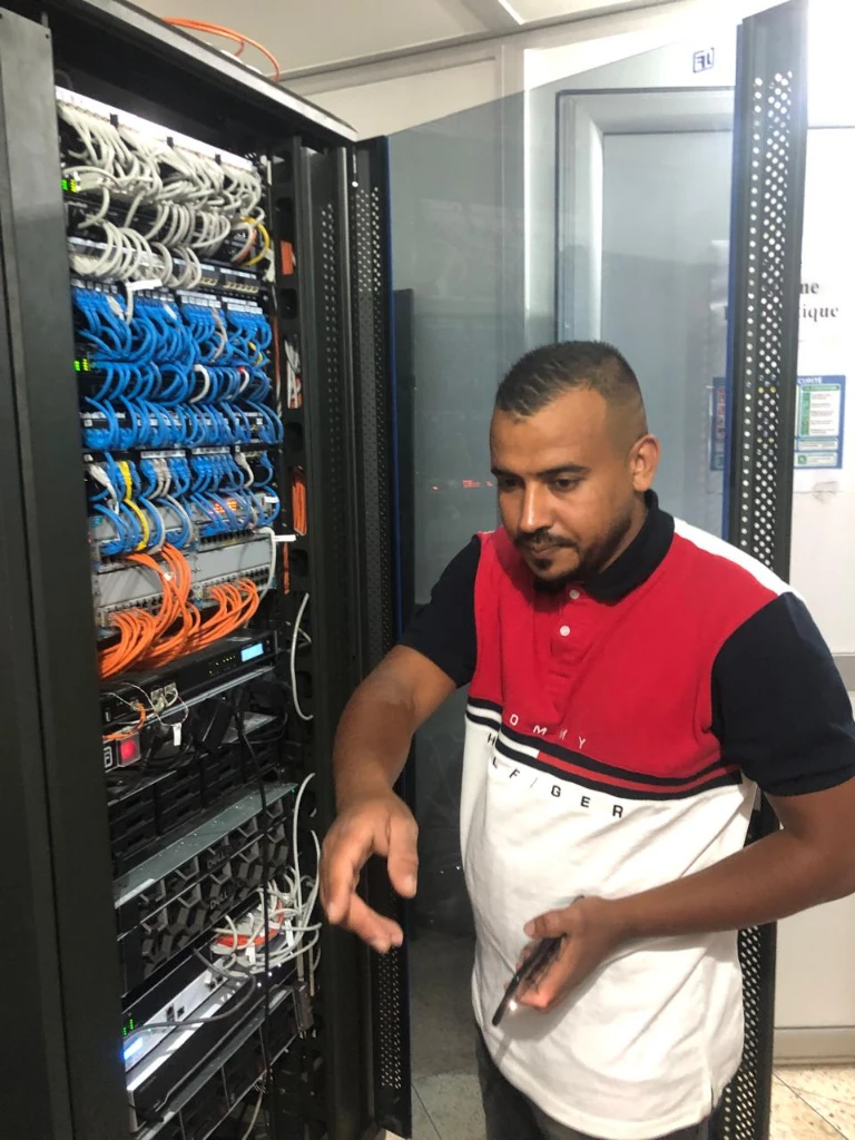 صورة لـ  Caméra serv…