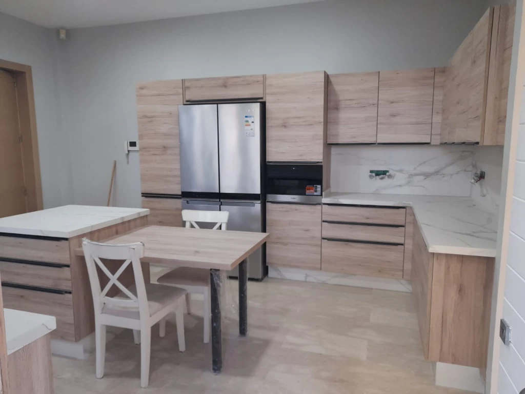 صورة لـ  Cuisine équipé moderne. مطابخ مجهزة عصرية