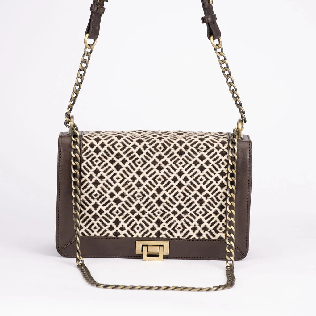 صورة لـ  حقائب اليد ب الجلد و الزربيية