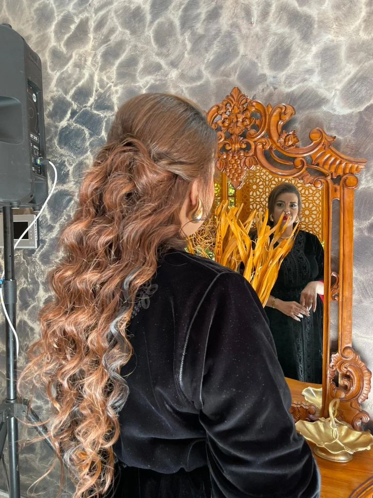 Additional image 4 of Coiffure fe…