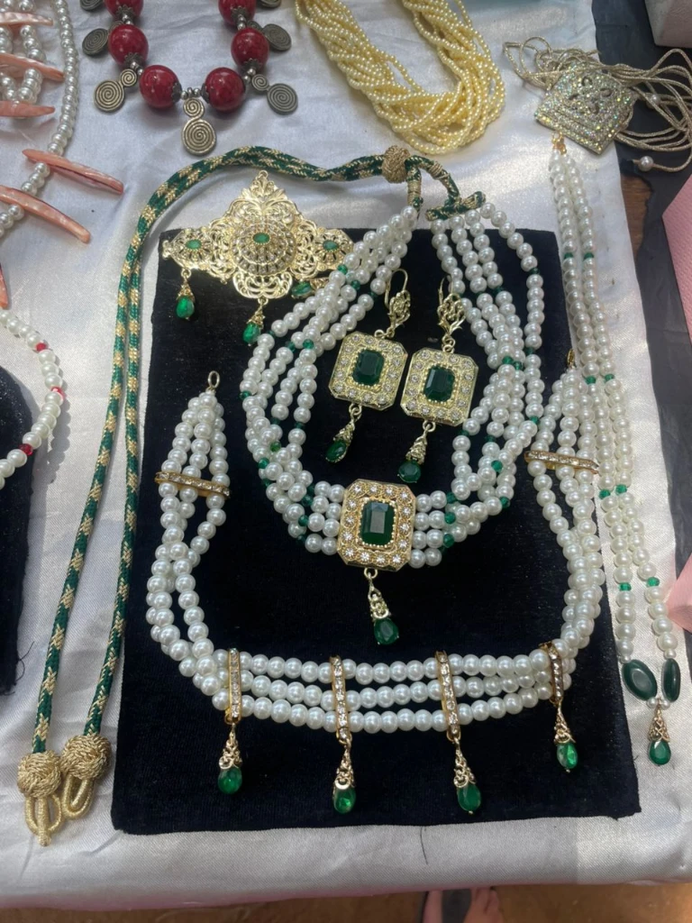 Additional image 1 of Choker set