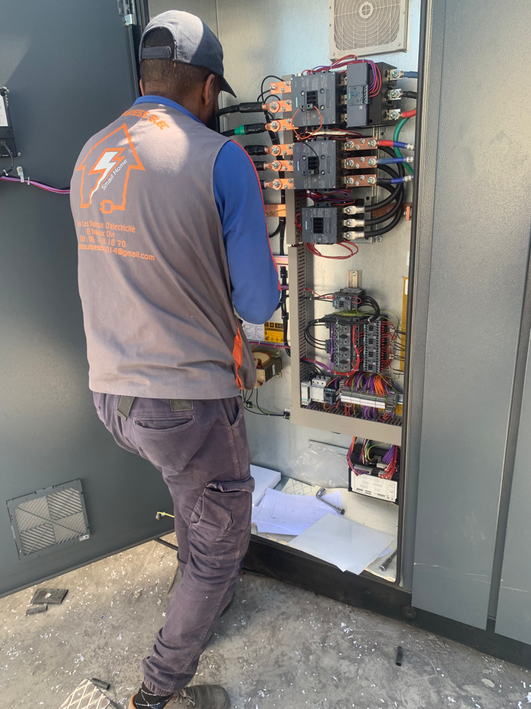 صورة لـ  كهربائي