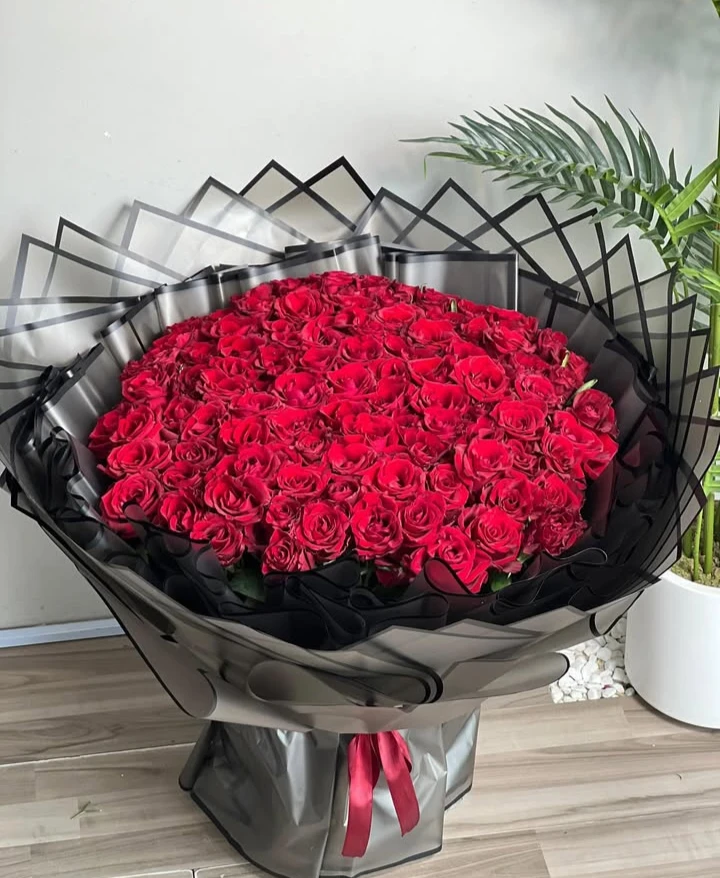 صورة لـ  باءع الورد …