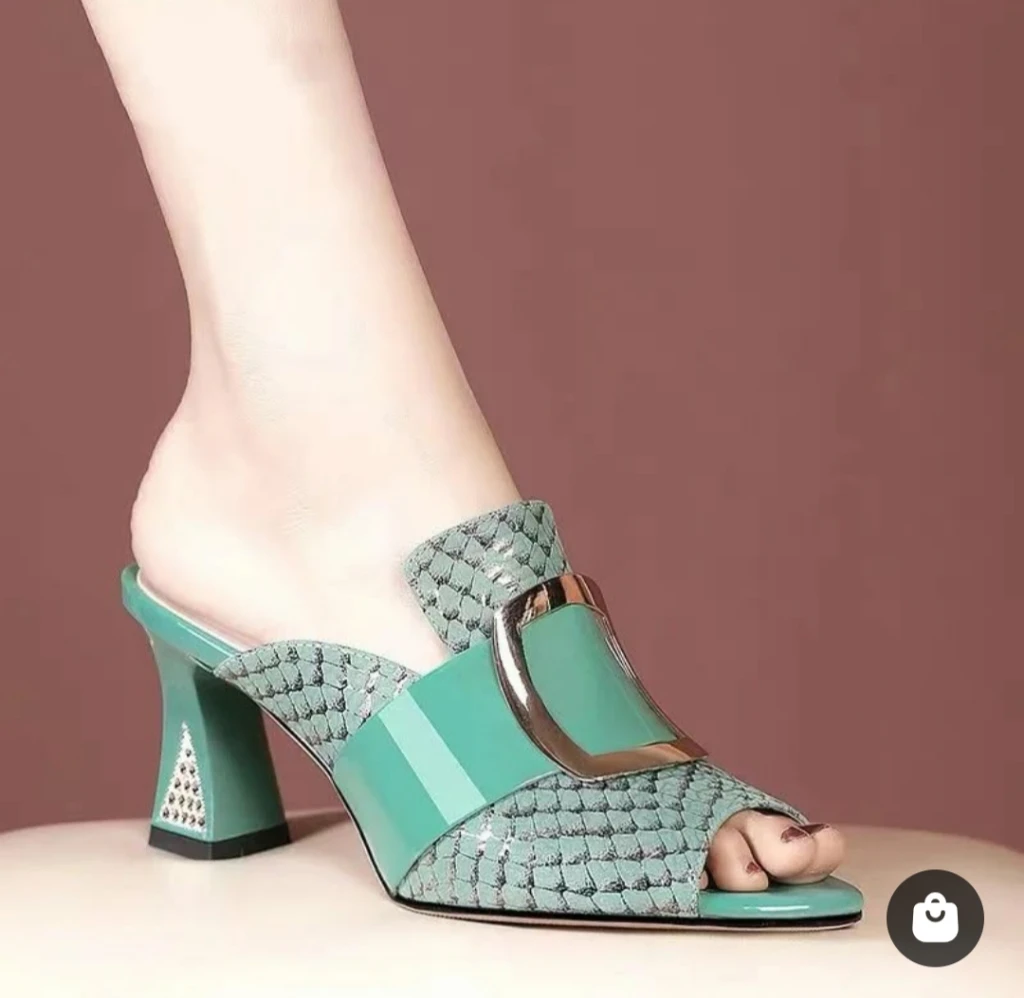 photo of صانع الأحذي…