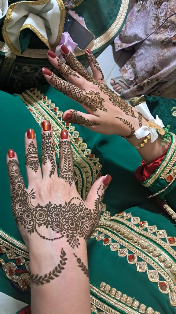 photo of نقاشة امينة…