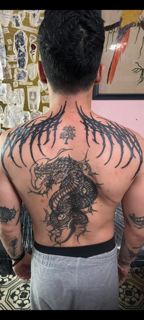 photo of فنان وشم